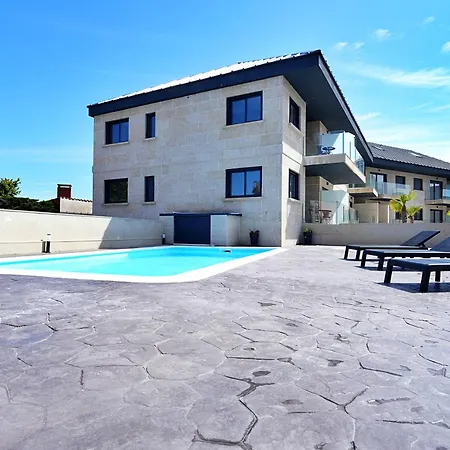 Con Piscina Frente A La Playa De Paxarinas * サンシェンショ