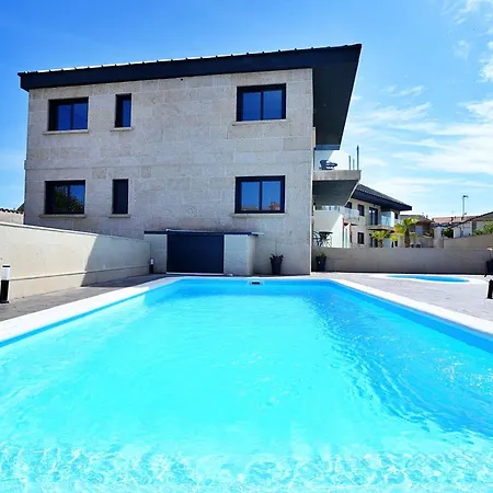 Con Piscina Frente A La Playa De Paxarinas * سانكسينكسو