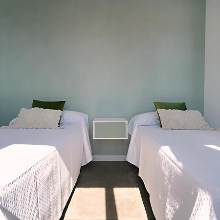Con Piscina Frente A La Playa De Paxarinas アパート サンシェンショ
