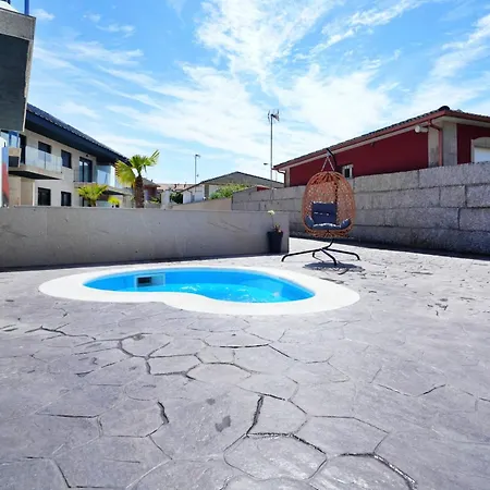 Con Piscina Frente A La Playa De Paxarinas アパート サンシェンショ