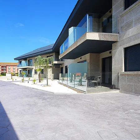 Con Piscina Frente A La Playa De Paxarinas アパート *