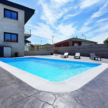 Con Piscina Frente A La Playa De Paxarinas