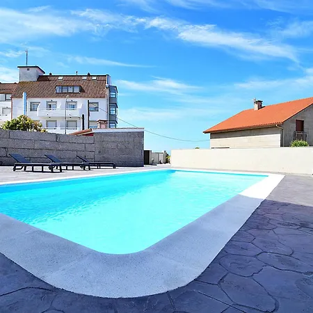 Con Piscina Frente A La Playa De Paxarinas سانكسينكسو